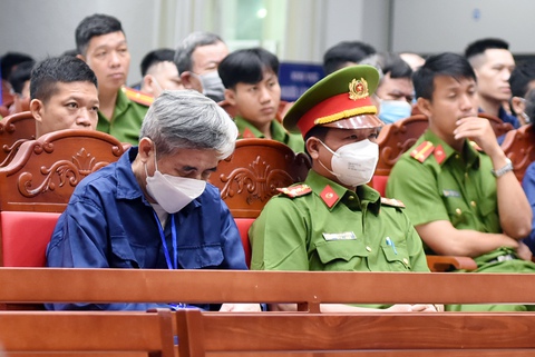 Đại án xăng dầu: Viện KSND bắt đầu luận tội nhóm bị cáo buôn lậu - Ảnh 2. Đại án xăng dầu: Viện KSND bắt đầu luận tội nhóm bị cáo buôn lậu - Ảnh 2.
