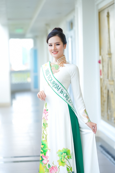 Miss Earth bị chê sân khấu tạm bợ, Miss Grand làm show nội y tai tiếng - Ảnh 6. Miss Earth bị chê sân khấu tạm bợ, Miss Grand làm show nội y tai tiếng - Ảnh 6.