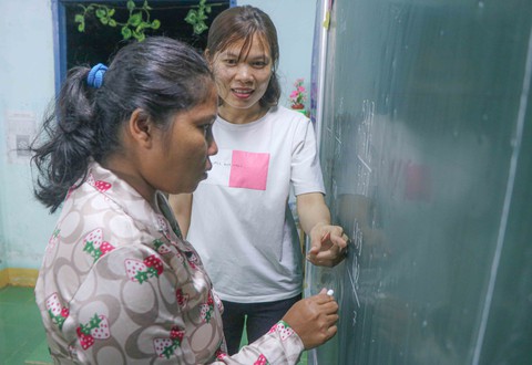 Lớp học của những học trò đặc biệt nơi rẻo cao - Ảnh 5. Lớp học của những học trò đặc biệt nơi rẻo cao - Ảnh 5.