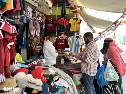 Chợ đàn ông ăn theo World Cup - Ảnh 1. Chợ đàn ông ăn theo World Cup - Ảnh 1.