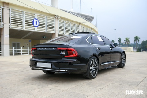 Chủ xe Volvo S90: Xe nhiều tính năng an toàn, thiết kế lâu lỗi mốt - Ảnh 5. Chủ xe Volvo S90: Xe nhiều tính năng an toàn, thiết kế lâu lỗi mốt - Ảnh 5.