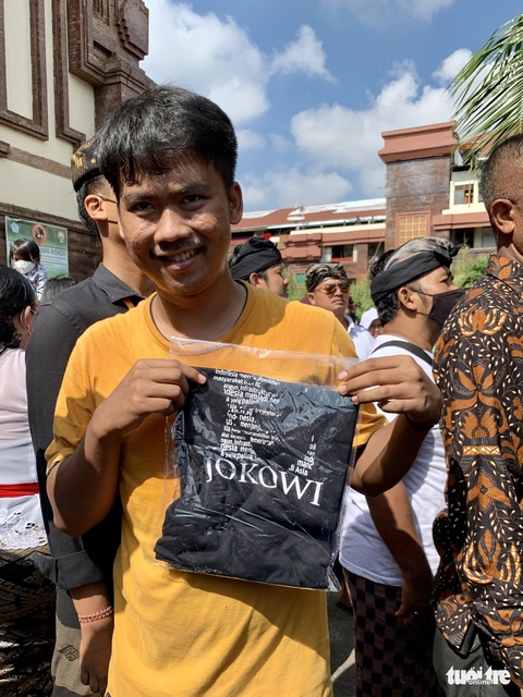 Tổng thống Indonesia Joko Widodo xuống chợ đo lạm phát, dân Bali cuồng nhiệt đón mừng - Ảnh 8. Tổng thống Indonesia Joko Widodo xuống chợ đo lạm phát, dân Bali cuồng nhiệt đón mừng - Ảnh 8.