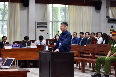 Đại án xăng dầu: Viện KSND bắt đầu luận tội nhóm bị cáo buôn lậu - Ảnh 1. Đại án xăng dầu: Viện KSND bắt đầu luận tội nhóm bị cáo buôn lậu - Ảnh 1.