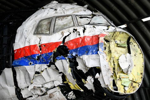 Tòa án Hà Lan phạt tù chung thân ba người liên quan vụ rơi máy bay MH17 - Ảnh 2. Tòa án Hà Lan phạt tù chung thân ba người liên quan vụ rơi máy bay MH17 - Ảnh 2.