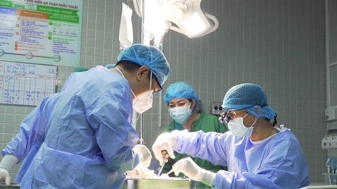 Lần đầu tiên ghép da từ người cho chết não ở Việt Nam - Ảnh 1. Lần đầu tiên ghép da từ người cho chết não ở Việt Nam - Ảnh 1.