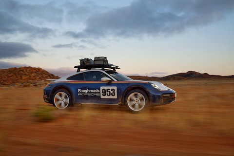 Porsche 911 Dakar ra mắt: Xe sang của nhà giàu thích nghịch cát - Ảnh 2. Porsche 911 Dakar ra mắt: Xe sang của nhà giàu thích nghịch cát - Ảnh 2.