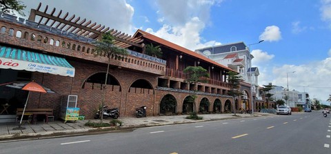 Biệt phủ của đại gia Quảng Ngãi xây lố trên đất lúa, đất của Nhà nước - Ảnh 4. Biệt phủ của đại gia Quảng Ngãi xây lố trên đất lúa, đất của Nhà nước - Ảnh 4.