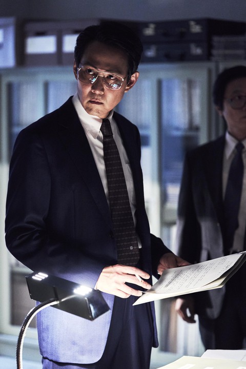 Lee Jung Jae mất 4 năm ‘nằm gai nếm mật’ đưa tác phẩm đầu tay lên màn ảnh rộng - Ảnh 1. Lee Jung Jae mất 4 năm ‘nằm gai nếm mật’ đưa tác phẩm đầu tay lên màn ảnh rộng - Ảnh 1.