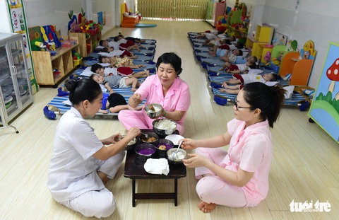 Cô giáo mỗi ngày đi ba chục cây số từ Long An lên quận 6 lo cho trẻ mầm non - Ảnh 11. Cô giáo mỗi ngày đi ba chục cây số từ Long An lên quận 6 lo cho trẻ mầm non - Ảnh 11.