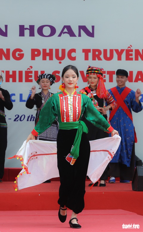 Chàng trai, cô gái của núi rừng ‘xuống phố’ quảng bá văn hóa dân tộc - Ảnh 4. Chàng trai, cô gái của núi rừng ‘xuống phố’ quảng bá văn hóa dân tộc - Ảnh 4.