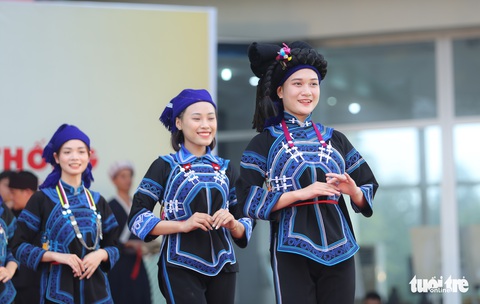 Chàng trai, cô gái của núi rừng ‘xuống phố’ quảng bá văn hóa dân tộc - Ảnh 1. Chàng trai, cô gái của núi rừng ‘xuống phố’ quảng bá văn hóa dân tộc - Ảnh 1.