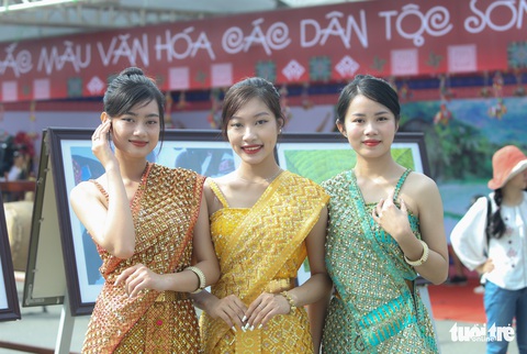 Chàng trai, cô gái của núi rừng ‘xuống phố’ quảng bá văn hóa dân tộc - Ảnh 6. Chàng trai, cô gái của núi rừng ‘xuống phố’ quảng bá văn hóa dân tộc - Ảnh 6.