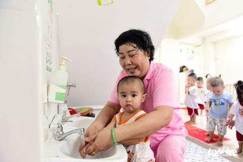 Cô giáo mỗi ngày đi ba chục cây số từ Long An lên quận 6 lo cho trẻ mầm non - Ảnh 9. Cô giáo mỗi ngày đi ba chục cây số từ Long An lên quận 6 lo cho trẻ mầm non - Ảnh 9.