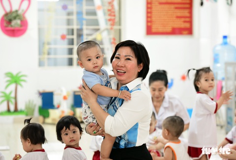 Cô giáo mỗi ngày đi ba chục cây số từ Long An lên quận 6 lo cho trẻ mầm non - Ảnh 6. Cô giáo mỗi ngày đi ba chục cây số từ Long An lên quận 6 lo cho trẻ mầm non - Ảnh 6.