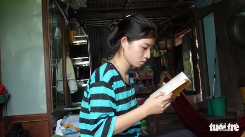 Nữ sinh vùng núi An Giang những tưởng đứt đoạn đường học - Ảnh 4. Nữ sinh vùng núi An Giang những tưởng đứt đoạn đường học - Ảnh 4.