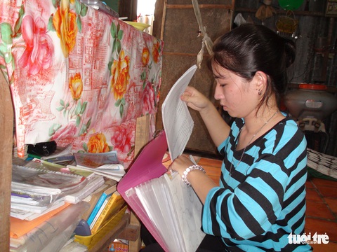 Nữ sinh vùng núi An Giang những tưởng đứt đoạn đường học - Ảnh 1. Nữ sinh vùng núi An Giang những tưởng đứt đoạn đường học - Ảnh 1.
