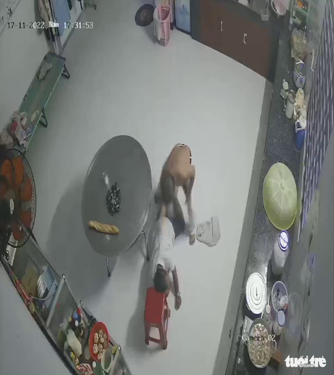 Mâu thuẫn trong lúc nhậu, anh đâm em trai chết tại chỗ - Ảnh 2. Mâu thuẫn trong lúc nhậu, anh đâm em trai chết tại chỗ - Ảnh 2.
