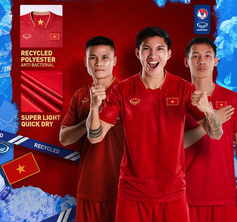 Ra mắt trang phục thi đấu mới của đội tuyển Việt Nam - Ảnh 1. Ra mắt trang phục thi đấu mới của đội tuyển Việt Nam - Ảnh 1.