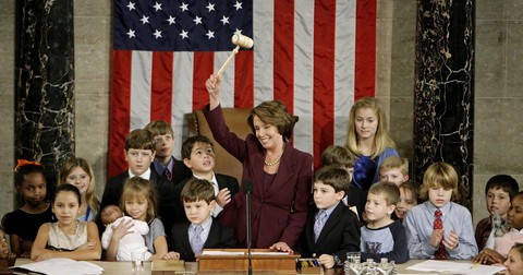 Nancy Pelosi: Từ bà nội trợ đến chủ tịch Hạ viện Mỹ - Ảnh 2. Nancy Pelosi: Từ bà nội trợ đến chủ tịch Hạ viện Mỹ - Ảnh 2.