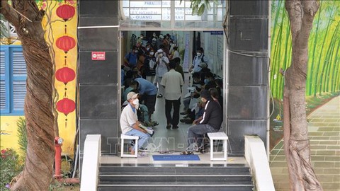 Hàng chục học sinh bán trú Trường iSchool Nha Trang nhập viện, nghi ngộ độc thực phẩm - Ảnh 1. Hàng chục học sinh bán trú Trường iSchool Nha Trang nhập viện, nghi ngộ độc thực phẩm - Ảnh 1.