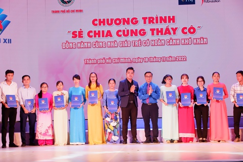 Vinh danh 244 ‘Nhà giáo trẻ tiêu biểu’ TP.HCM năm 2022 - Ảnh 4. Vinh danh 244 ‘Nhà giáo trẻ tiêu biểu’ TP.HCM năm 2022 - Ảnh 4.