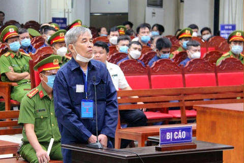 Đại án xăng dầu: Cựu đội trưởng chống buôn lậu nhận hối lộ bị đề nghị mức án 15 - 16 năm tù - Ảnh 4. Đại án xăng dầu: Cựu đội trưởng chống buôn lậu nhận hối lộ bị đề nghị mức án 15 - 16 năm tù - Ảnh 4.