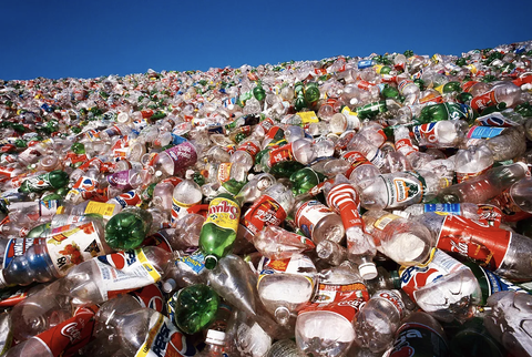 Coca Cola - nhà tài trợ của COP27 - gây ô nhiễm nhựa nhiều nhất trong 5 năm qua - Ảnh 1. Coca Cola - nhà tài trợ của COP27 - gây ô nhiễm nhựa nhiều nhất trong 5 năm qua - Ảnh 1.