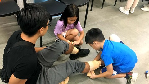Tôi đi học thoát hiểm và sơ cấp cứu - Ảnh 1. Tôi đi học thoát hiểm và sơ cấp cứu - Ảnh 1.