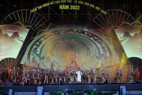 Ấn tượng chương trình nghệ thuật ‘Khát vọng Việt Nam’ trên sân khấu bán đảo - Ảnh 2. Ấn tượng chương trình nghệ thuật ‘Khát vọng Việt Nam’ trên sân khấu bán đảo - Ảnh 2.