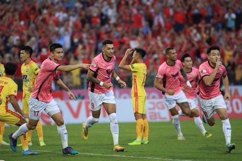 V-League 2022: Vé trụ hạng cuối cùng vào tay Hồng Lĩnh Hà Tĩnh - Ảnh 1. V-League 2022: Vé trụ hạng cuối cùng vào tay Hồng Lĩnh Hà Tĩnh - Ảnh 1.