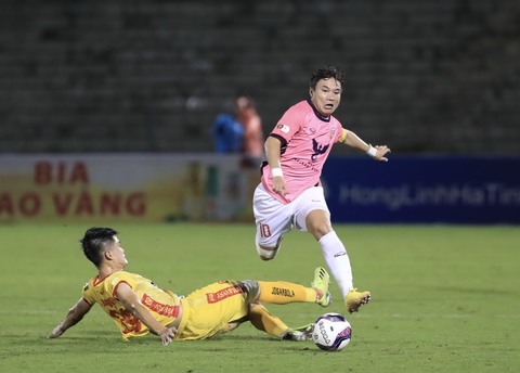 V-League 2022: Vé trụ hạng cuối cùng vào tay Hồng Lĩnh Hà Tĩnh - Ảnh 2. V-League 2022: Vé trụ hạng cuối cùng vào tay Hồng Lĩnh Hà Tĩnh - Ảnh 2.