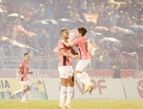 V-League 2022: Vé trụ hạng cuối cùng vào tay Hồng Lĩnh Hà Tĩnh - Ảnh 3. V-League 2022: Vé trụ hạng cuối cùng vào tay Hồng Lĩnh Hà Tĩnh - Ảnh 3.