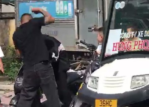 Bắt người đàn ông chặn đánh học sinh lớp 7 ở Sầm Sơn - Ảnh 3. Bắt người đàn ông chặn đánh học sinh lớp 7 ở Sầm Sơn - Ảnh 3.