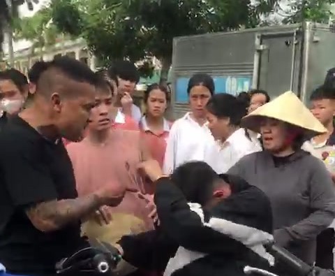 Bắt người đàn ông chặn đánh học sinh lớp 7 ở Sầm Sơn - Ảnh 1. Bắt người đàn ông chặn đánh học sinh lớp 7 ở Sầm Sơn - Ảnh 1.