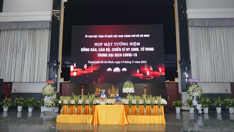 Tưởng niệm đồng bào, cán bộ chiến sĩ hy sinh, tử vong trong đại dịch COVID-19 - Ảnh 6. Tưởng niệm đồng bào, cán bộ chiến sĩ hy sinh, tử vong trong đại dịch COVID-19 - Ảnh 6.