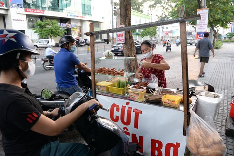 Sắp xếp hàng rong theo quy củ - Ảnh 2. Sắp xếp hàng rong theo quy củ - Ảnh 2.