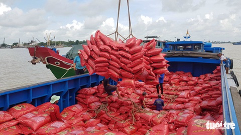 Việt Nam nhập gần 1 triệu tấn gạo, Bộ Công Thương đề xuất sửa đổi nghị định 107 để kiểm soát - Ảnh 1. Việt Nam nhập gần 1 triệu tấn gạo, Bộ Công Thương đề xuất sửa đổi nghị định 107 để kiểm soát - Ảnh 1.