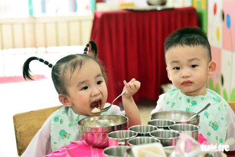 Cô giáo mỗi ngày đi ba chục cây số từ Long An lên quận 6 lo cho trẻ mầm non - Ảnh 4. Cô giáo mỗi ngày đi ba chục cây số từ Long An lên quận 6 lo cho trẻ mầm non - Ảnh 4.