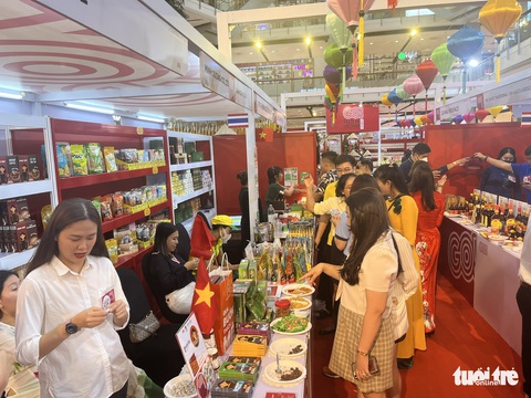 Tin sáng 19-11: Ô tô tăng giá do biến động tỉ giá; Thu hồi sáu lô thuốc Greaxim - Ảnh 2. Tin sáng 19-11: Ô tô tăng giá do biến động tỉ giá; Thu hồi sáu lô thuốc Greaxim - Ảnh 2.