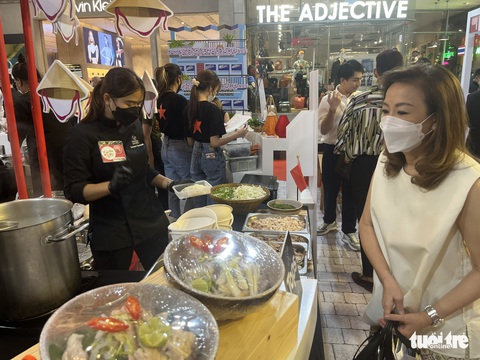 Phở đắt hàng tại Tuần lễ hàng Việt ở Thái Lan - Ảnh 3. Phở đắt hàng tại Tuần lễ hàng Việt ở Thái Lan - Ảnh 3.
