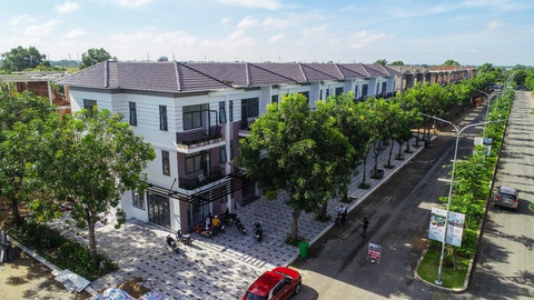 Sở hữu nhà phố trung tâm TP Châu Đốc - hỗ trợ vay vốn 5 năm - Ảnh 2. Sở hữu nhà phố trung tâm TP Châu Đốc - hỗ trợ vay vốn 5 năm - Ảnh 2.