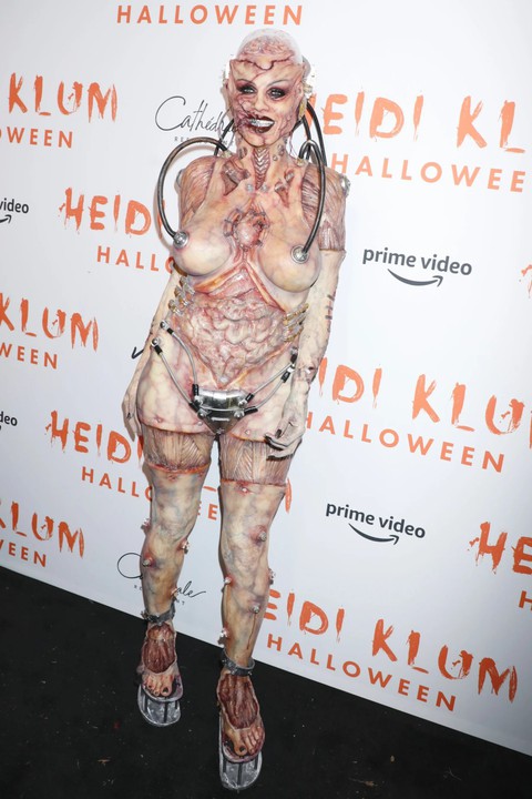 Loạt hóa trang độc nhất vô nhị của ‘nữ hoàng Halloween’ Heidi Klum - Ảnh 3. Loạt hóa trang độc nhất vô nhị của ‘nữ hoàng Halloween’ Heidi Klum - Ảnh 3.