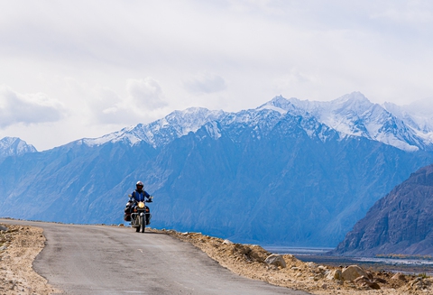 Chạy xe máy dưới núi tuyết tại Ladakh và kỷ niệm lạc đường trong đêm của travel blogger Việt - Ảnh 13. Chạy xe máy dưới núi tuyết tại Ladakh và kỷ niệm lạc đường trong đêm của travel blogger Việt - Ảnh 13.