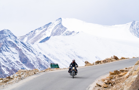 Chạy xe máy dưới núi tuyết tại Ladakh và kỷ niệm lạc đường trong đêm của travel blogger Việt - Ảnh 7. Chạy xe máy dưới núi tuyết tại Ladakh và kỷ niệm lạc đường trong đêm của travel blogger Việt - Ảnh 7.