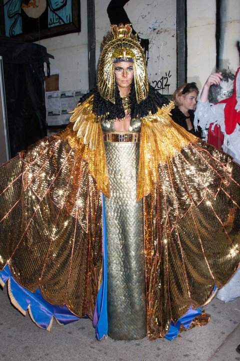 Loạt hóa trang độc nhất vô nhị của ‘nữ hoàng Halloween’ Heidi Klum - Ảnh 10. Loạt hóa trang độc nhất vô nhị của ‘nữ hoàng Halloween’ Heidi Klum - Ảnh 10.