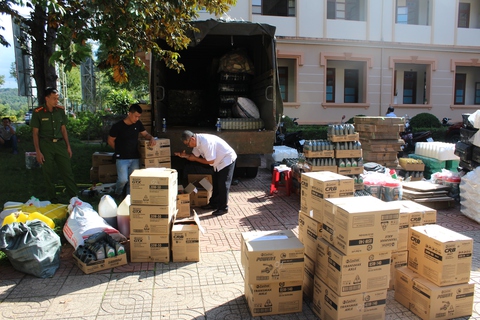 Sản xuất hàng trăm chai dầu nhớt giả hiệu Castrol - Ảnh 1. Sản xuất hàng trăm chai dầu nhớt giả hiệu Castrol - Ảnh 1.