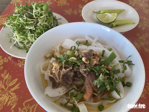 Mì Quảng không chỉ là món ăn mà là nỗi nhớ, văn hóa người xứ Quảng - Ảnh 1. Mì Quảng không chỉ là món ăn mà là nỗi nhớ, văn hóa người xứ Quảng - Ảnh 1.