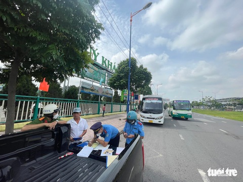 Tin sáng 3-11: Bốn thành viên Chính phủ trả lời chất vấn; TP.HCM xử lý xe dù bến cóc mỗi ngày - Ảnh 4. Tin sáng 3-11: Bốn thành viên Chính phủ trả lời chất vấn; TP.HCM xử lý xe dù bến cóc mỗi ngày - Ảnh 4.