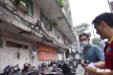Bệnh viện ở TP.HCM chật hẹp, xuống cấp trầm trọng nhưng tiếp nhận 5.000 người/ngày - Ảnh 8. Bệnh viện ở TP.HCM chật hẹp, xuống cấp trầm trọng nhưng tiếp nhận 5.000 người/ngày - Ảnh 8.