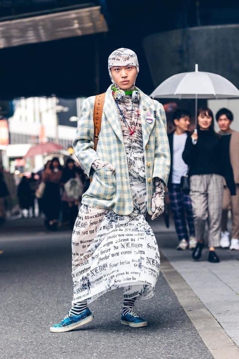 Giật mình với street style kiểu Nhật mà cứ ngỡ lễ hội hóa trang - Ảnh 7. Giật mình với street style kiểu Nhật mà cứ ngỡ lễ hội hóa trang - Ảnh 7.